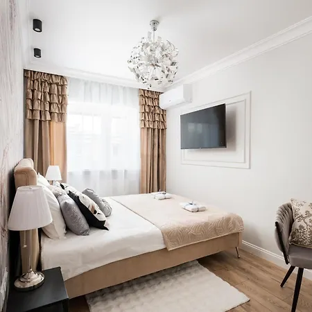 Prestige With A Living Room, Air Conditiong, Balcony & The View On Palace 公寓