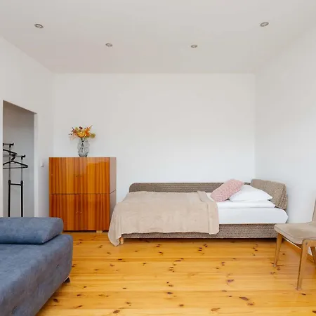 Spacious House With Parking & Garden By Renters بيت للعطل *