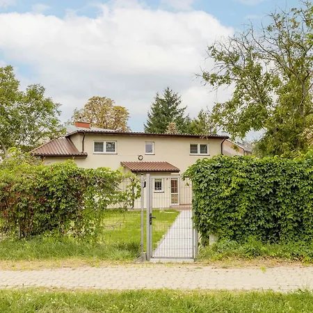 Spacious House With Parking & Garden By Renters * وارسو