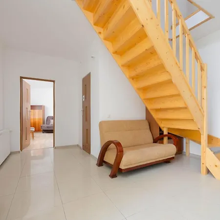 بيت للعطل Spacious House With Parking & Garden By Renters