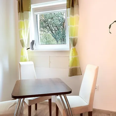 Lovely Garden Flat Near Royal Park Apartment *