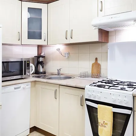 Apartment Lovely Garden Flat Near Royal Park Warsaw