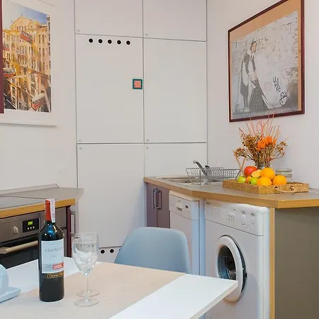 Wyzwolenia Studio For 3 * Warsaw