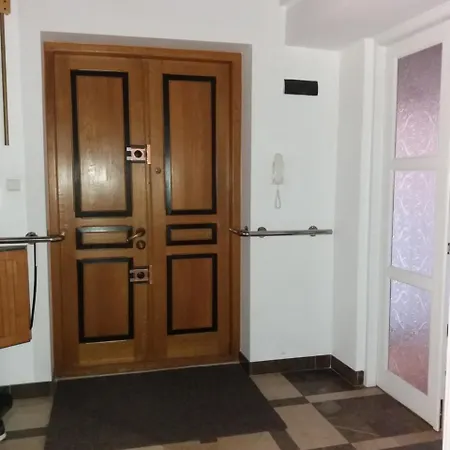 Wood Stara Ochota Privatunterkunft