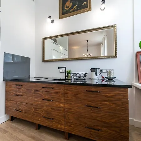 Unique Old Town Penthouse Apartment *