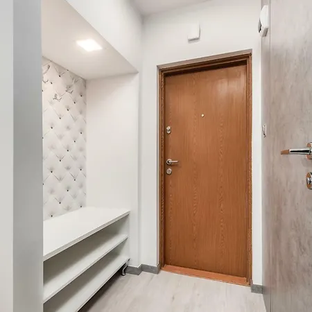 Golden By Renters Apartment