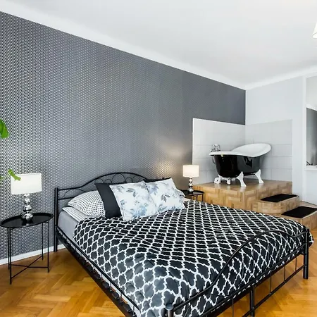 Apartment Clicktheflat Chmielna 7