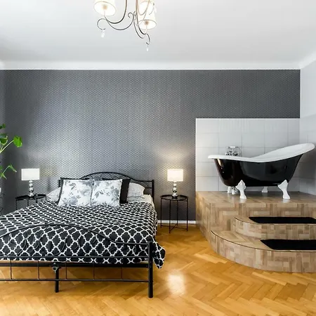 Clicktheflat Chmielna 7 * Warsaw