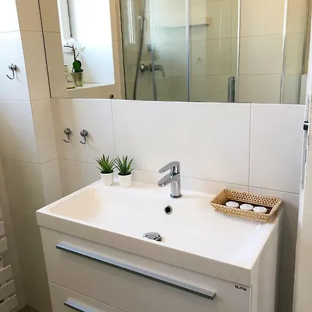 Aleja Niepodleglosci 245- 2br By Homeprime Daire Varşova