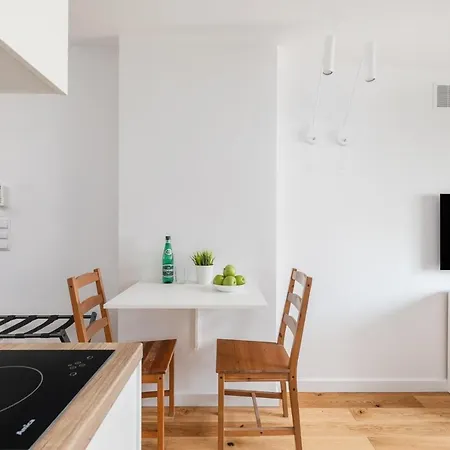 W Rent Like - Wilcza 42 * Warszawa