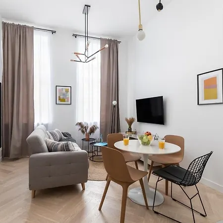 Boduena 4 - Elegant In Centre By Renters Apartment