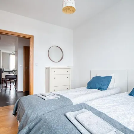 Apartment Vive Modern 3-bedroom Flat In Guarded Estate, Parking