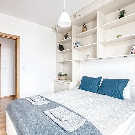 Apartment Vive Modern 3-bedroom Flat In Guarded Estate, Parking