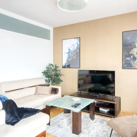 Vive Modern 3-bedroom Flat In Guarded Estate, Parking Apartment