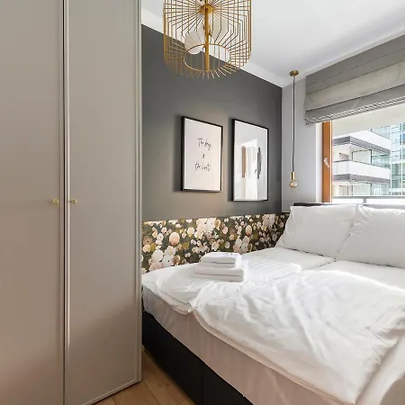 Yoursecondflat Grzybowska Metropoint Апартаменты *