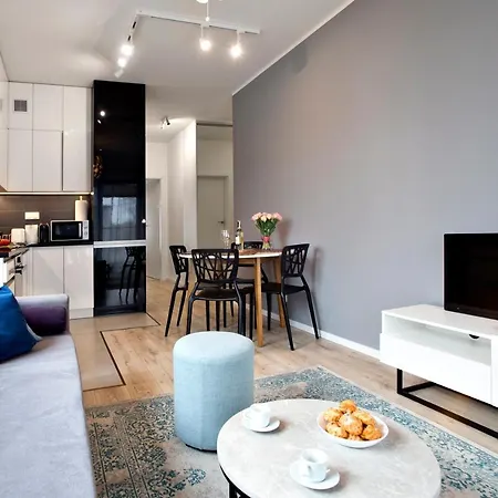 2 Bedrooms Przasnyska P&o Serviced Apartment Warschau