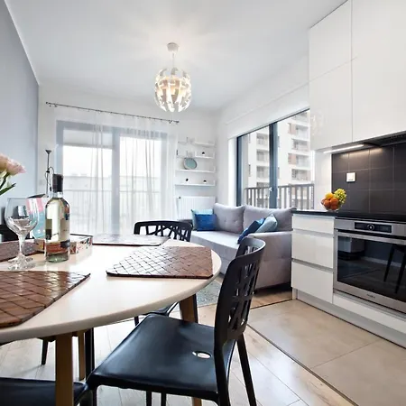 2 Bedrooms Przasnyska P&o Serviced