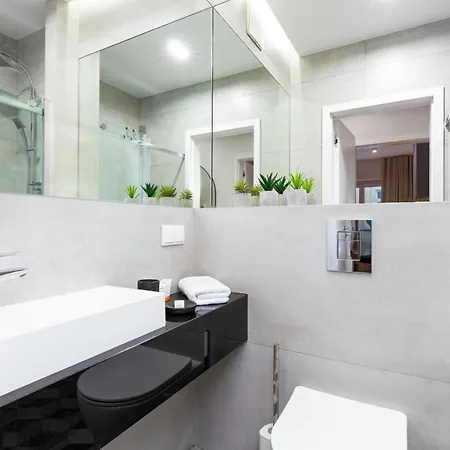Aparthotel Mennica - Center By Renters Prestige