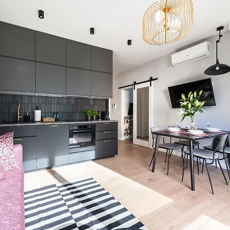 Апартаменты Yoursecondflat Grzybowska Metropoint