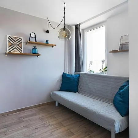 Apartament Ul.solidarności 64 36 M2 Apartament *