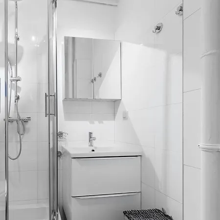 Apartament Ul.solidarności 64 36 M2 * Warszawa