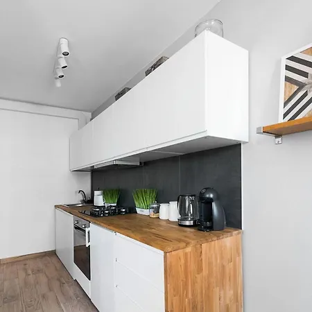 Apartament Ul.solidarności 64 36 M2 * Warszawa