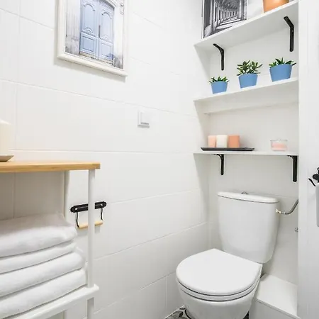 Appartement New In Fancy Neighborhood Warschau