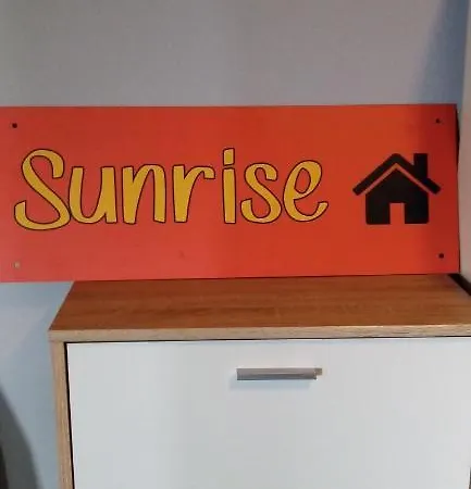 Hostel Sunrise Przy Dw. Zachodnim *