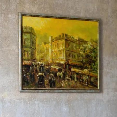 Apartment On The Square By Renters *