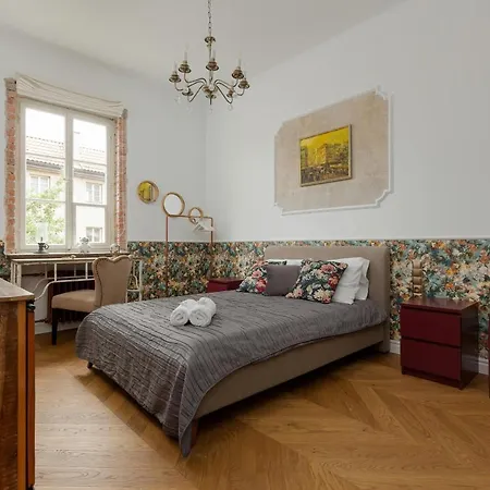 Apartment On The Square By Renters Warsaw
