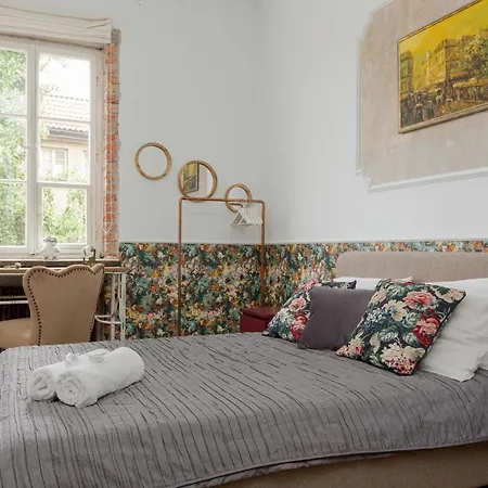 Apartment On The Square By Renters
