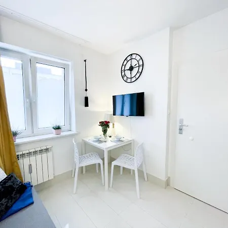 Superapart Tamka Ministudio, Family Friendly Abode *