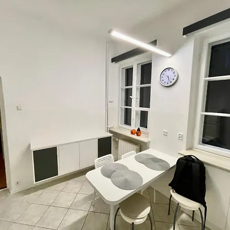 Royal 2 Old Town Fast Wifi Netflix Hbo Appletv+ Warsaw