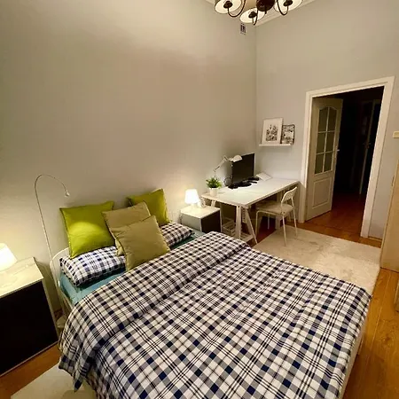 Royal 2 Old Town Fast Wifi Netflix Hbo Appletv+ Apartment Warsaw