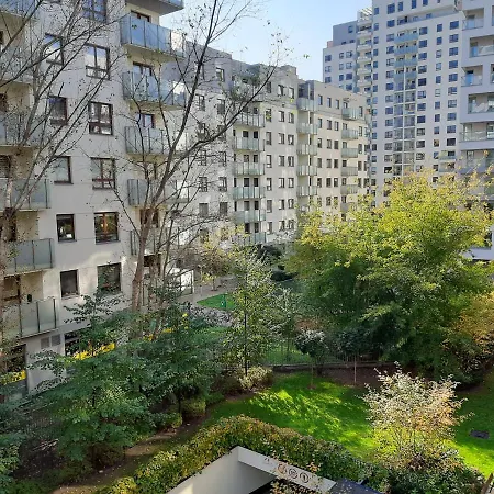 Apartment Siedmiogrodzka - Handy Location, Aircon & Garage Free Warsaw