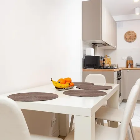 City Center Graniczna By Renters Apartment *