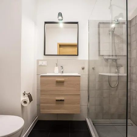 Bizapartments - Modern Flats With Parking Apartment