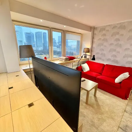 Metro Wifi 300mbs 65'tv Netflix Hbo Appletv+ Apartment Warsaw