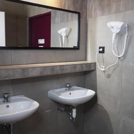 New World St Hostel And Private Room Hostel
