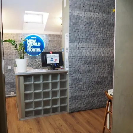 New World St And Private אכסניה ורשה