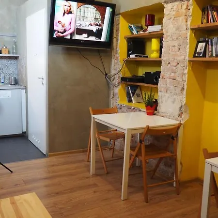 New World St Hostel And Private Room Hostel *