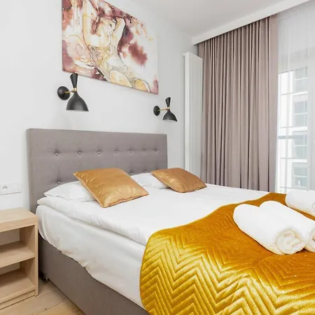 Aparthotel Mennica - Center By Renters