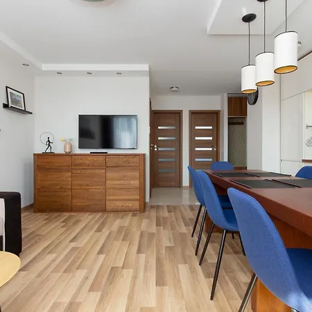 Family Saska Kępa By Renters *