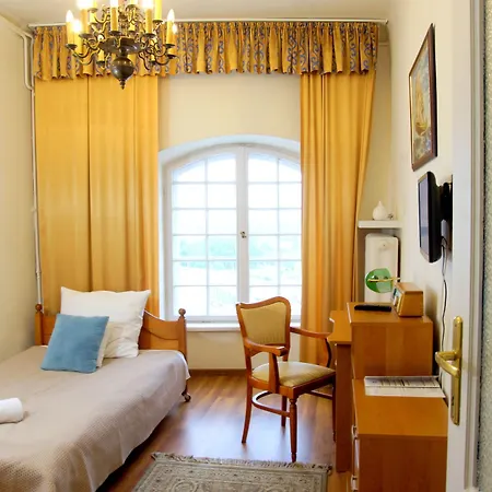 Goscinne Dom Literatury 3* Varşova