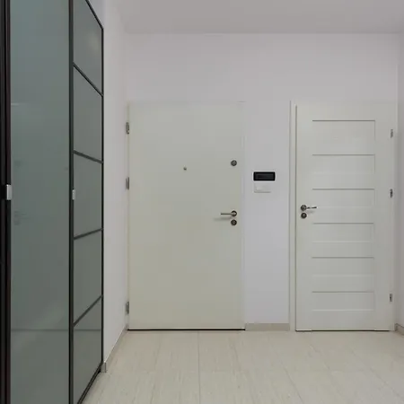 Kolejowa By Renters Apartament *