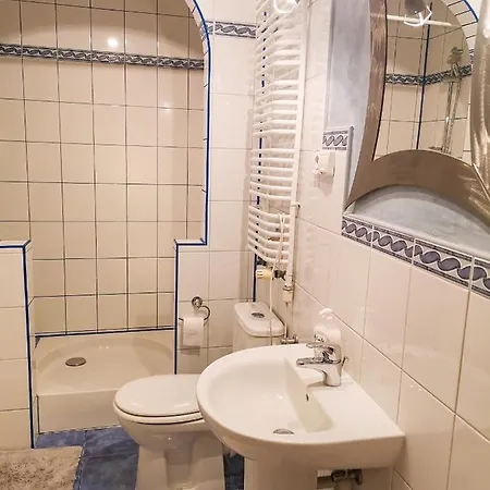 Проживание в семье Feels Like Metro Zacisze Варшава