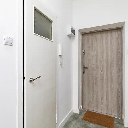 Superapart Zelazna 29 *