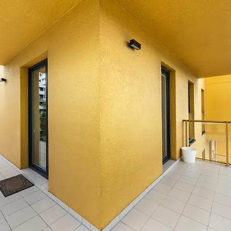 Apartment Yellow Soho Factory Warsaw