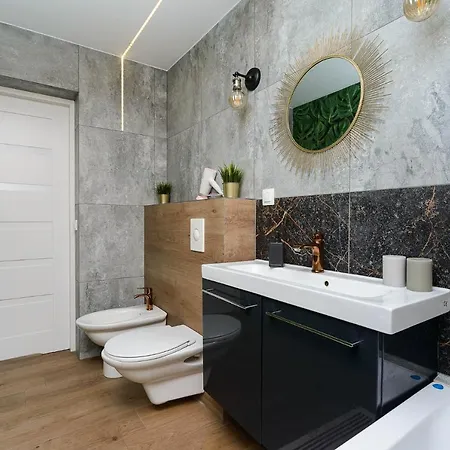 Stylish In The Center Of Apartment *