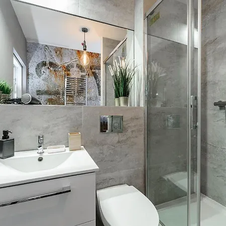 Stylish In The Center Of Apartment